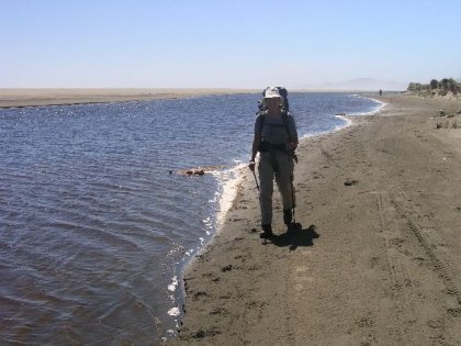 En stor del af vores vandretur foregik paa stranden ved havet.