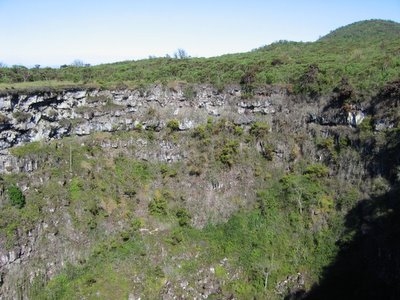 Los Gimelos - sammenstyrtet lavakammer i Santa Cruz's hoejland